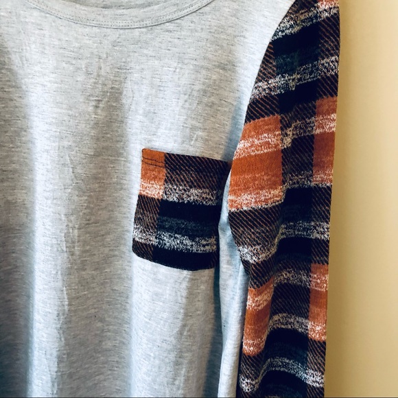 Boutique Top - Picture 6 of 6